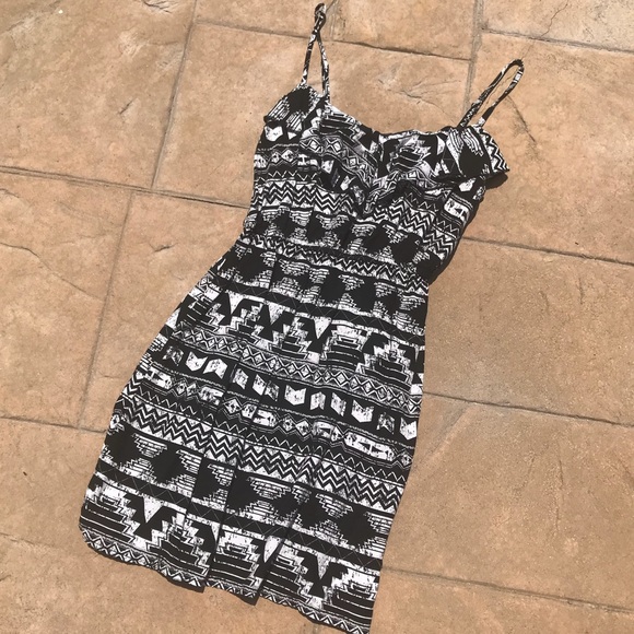 Dresses & Skirts - Black & White Boho Print Summer Dress 〰️⚫️▫️◾️➖⚪️